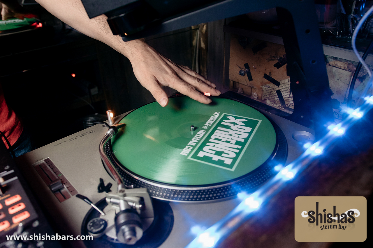 ВОСКРЕСЕНЬЕ: VINYL SUNDAYS в SHUSHAS! ГОСТИ НОЧИ: DJ DMITRY V И DJ GLAM!